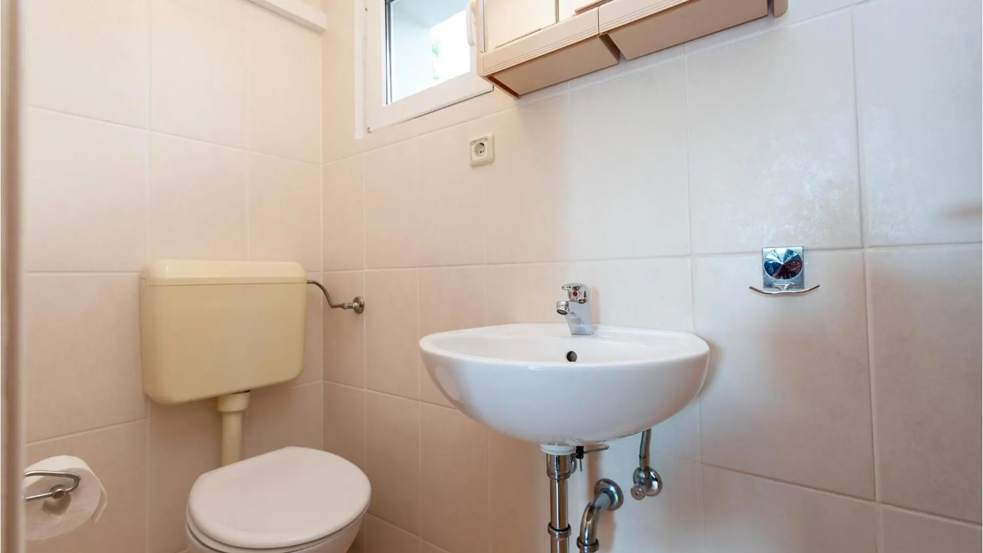 Awesome Home In Starigrad With House Sea View スタリグラード